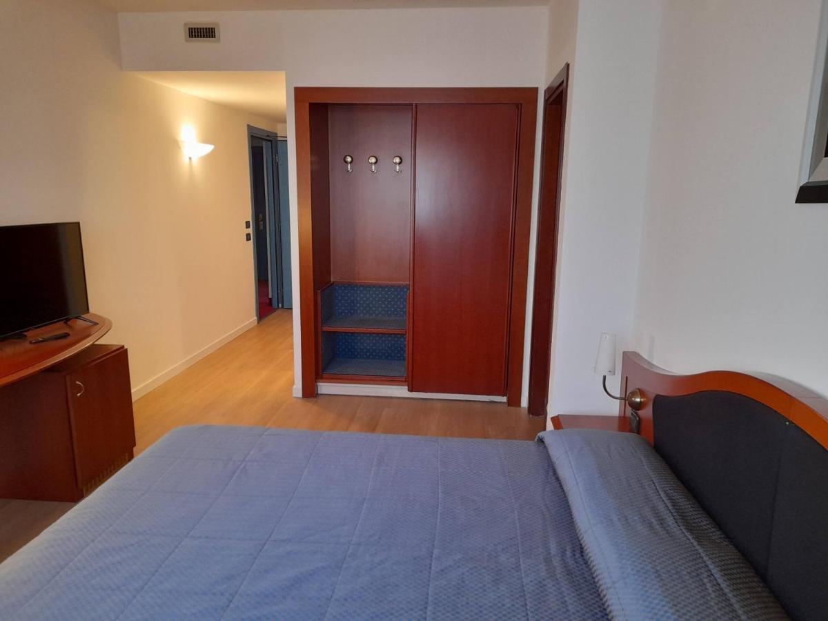 Hotel Donizetti Lallio Buitenkant foto