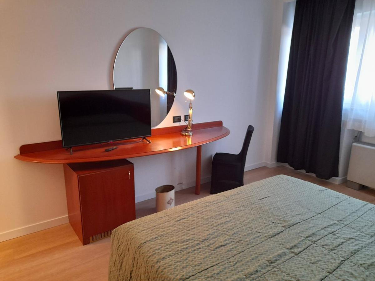 Hotel Donizetti Lallio Buitenkant foto