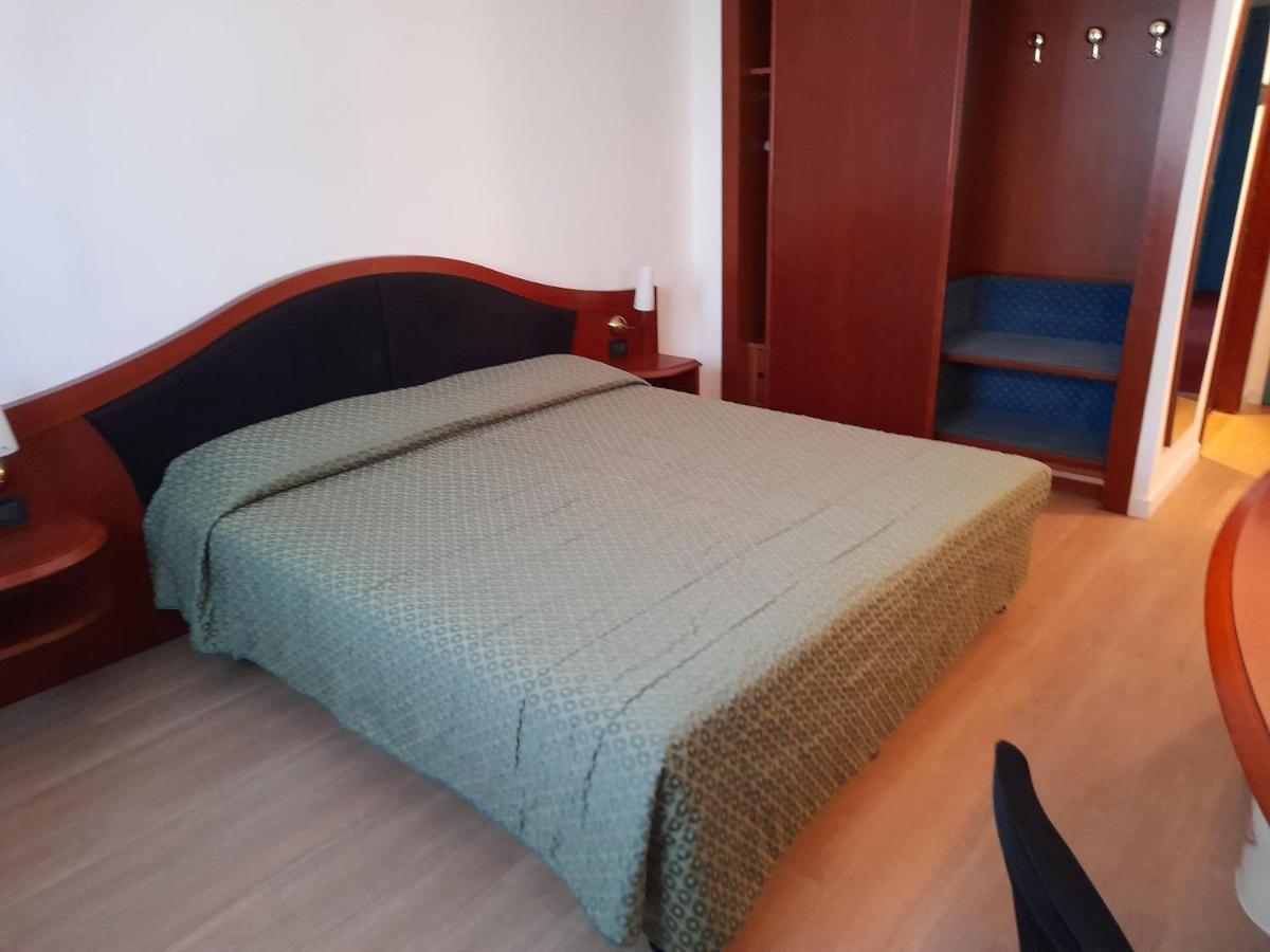 Hotel Donizetti Lallio Buitenkant foto