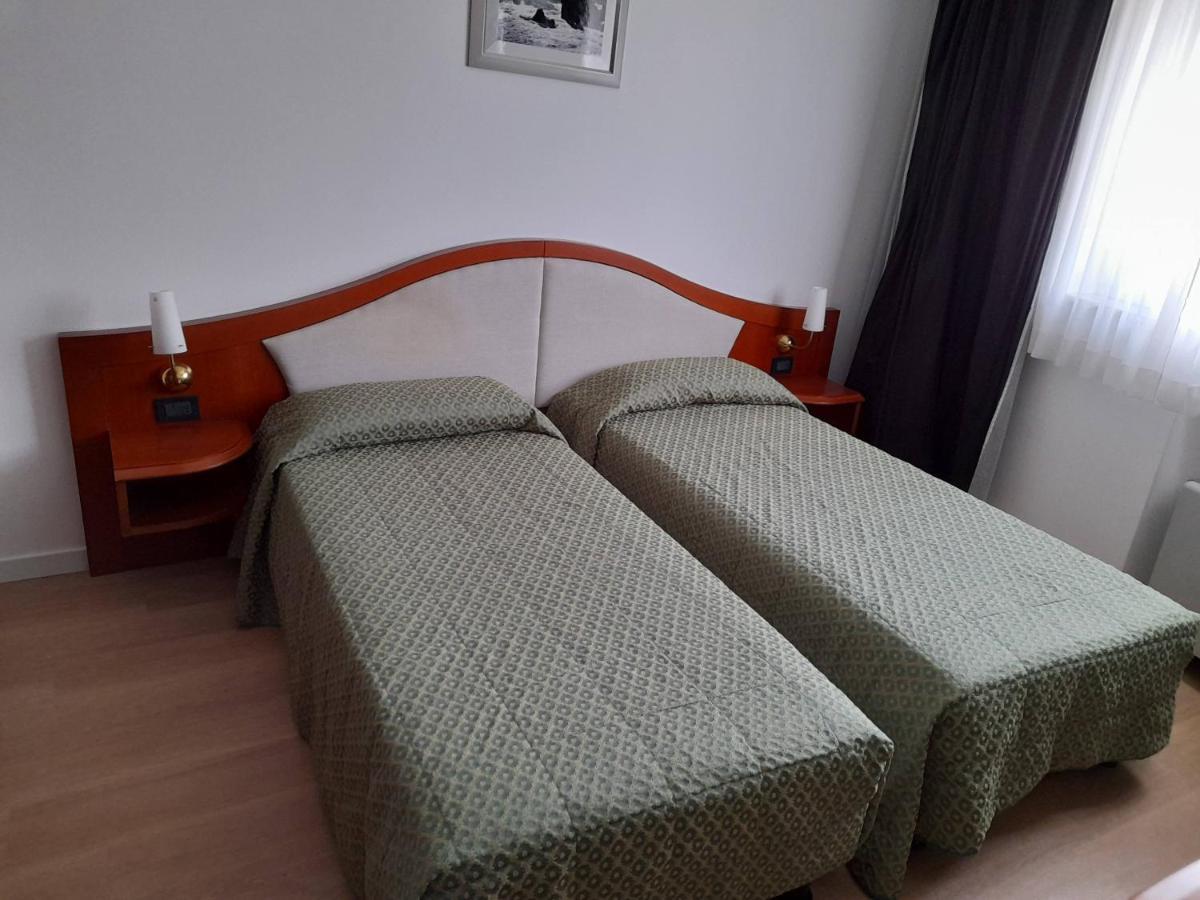 Hotel Donizetti Lallio Buitenkant foto